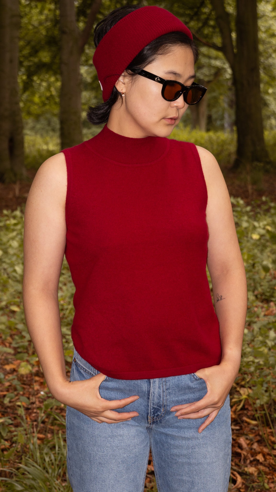 Sleeveless turtleneck