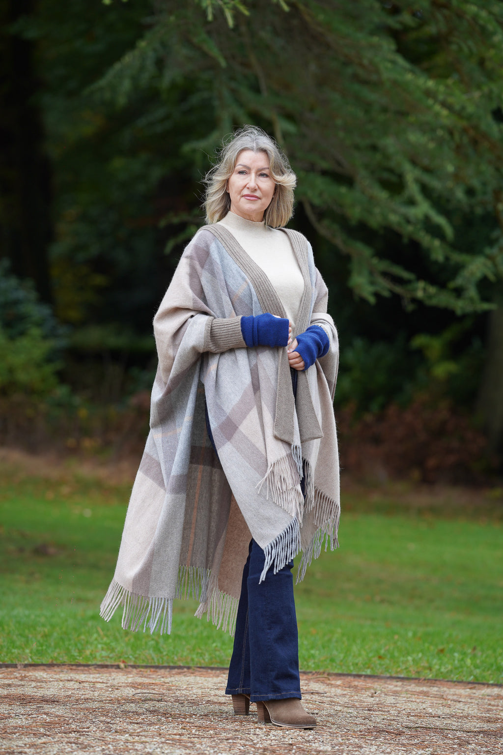 Undyed baby cashmere Poncho + Gift Sleeping Socks