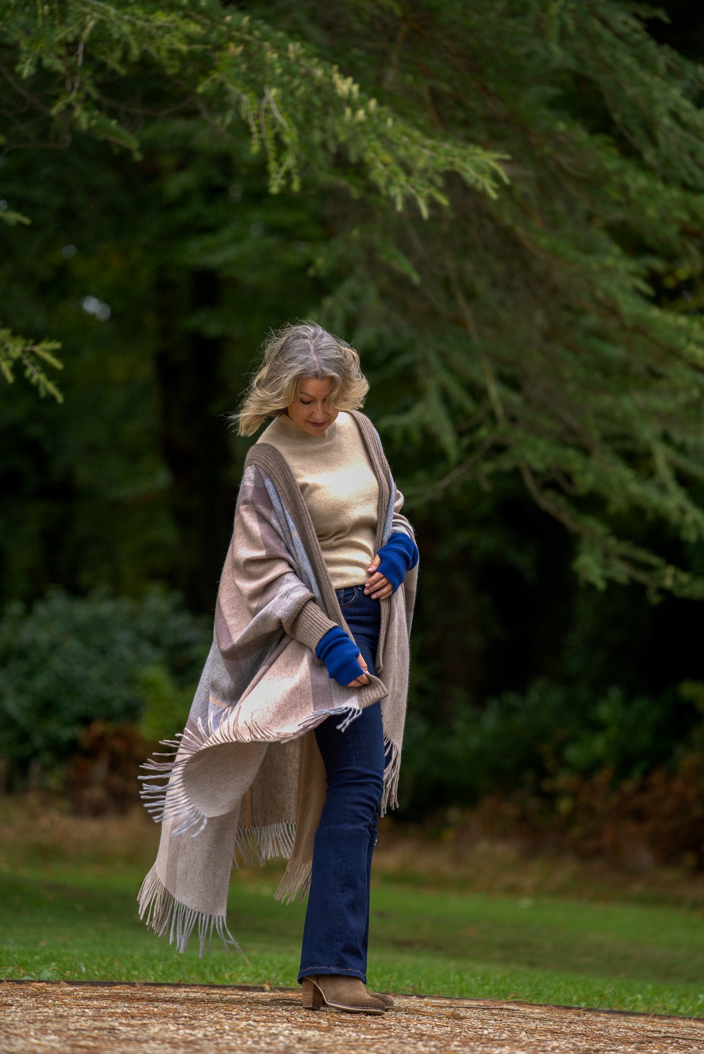 Undyed baby cashmere Poncho + Gift Sleeping Socks