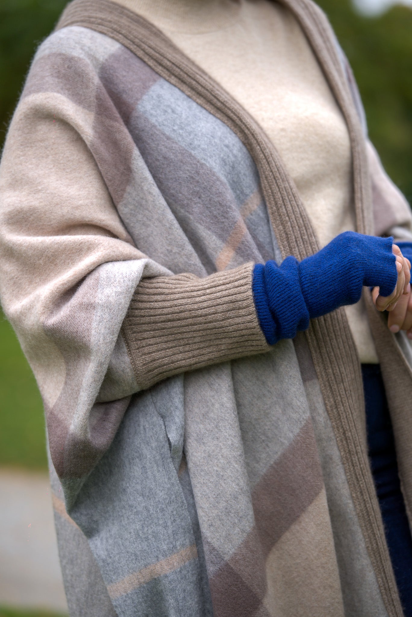 Undyed baby cashmere Poncho + Gift Sleeping Socks