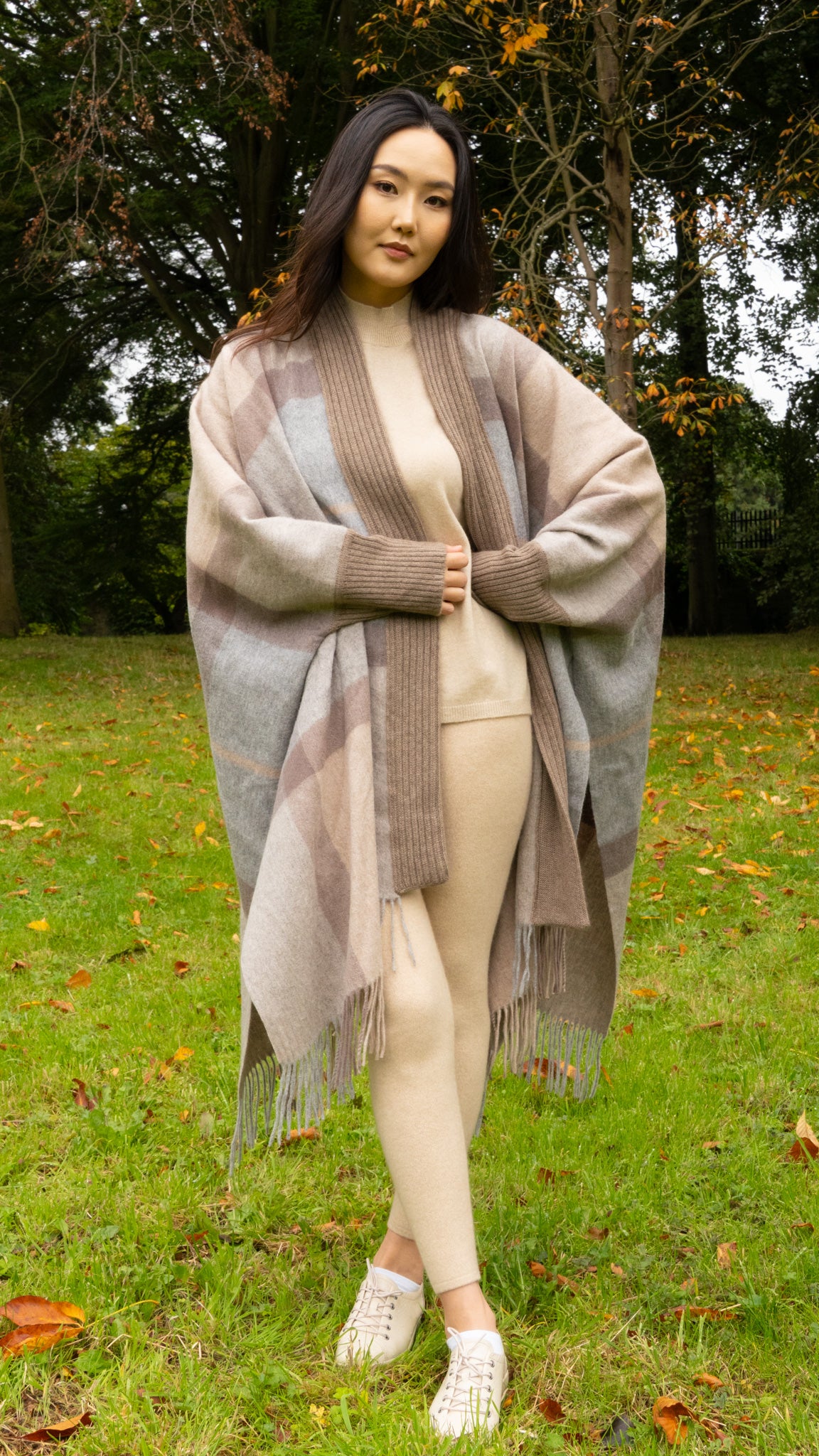 Undyed baby cashmere Poncho + Gift Sleeping Socks