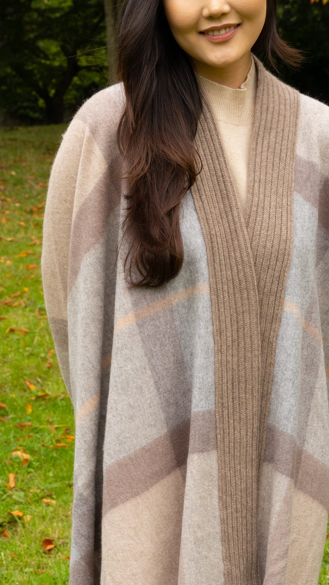 Undyed baby cashmere Poncho + Gift Sleeping Socks