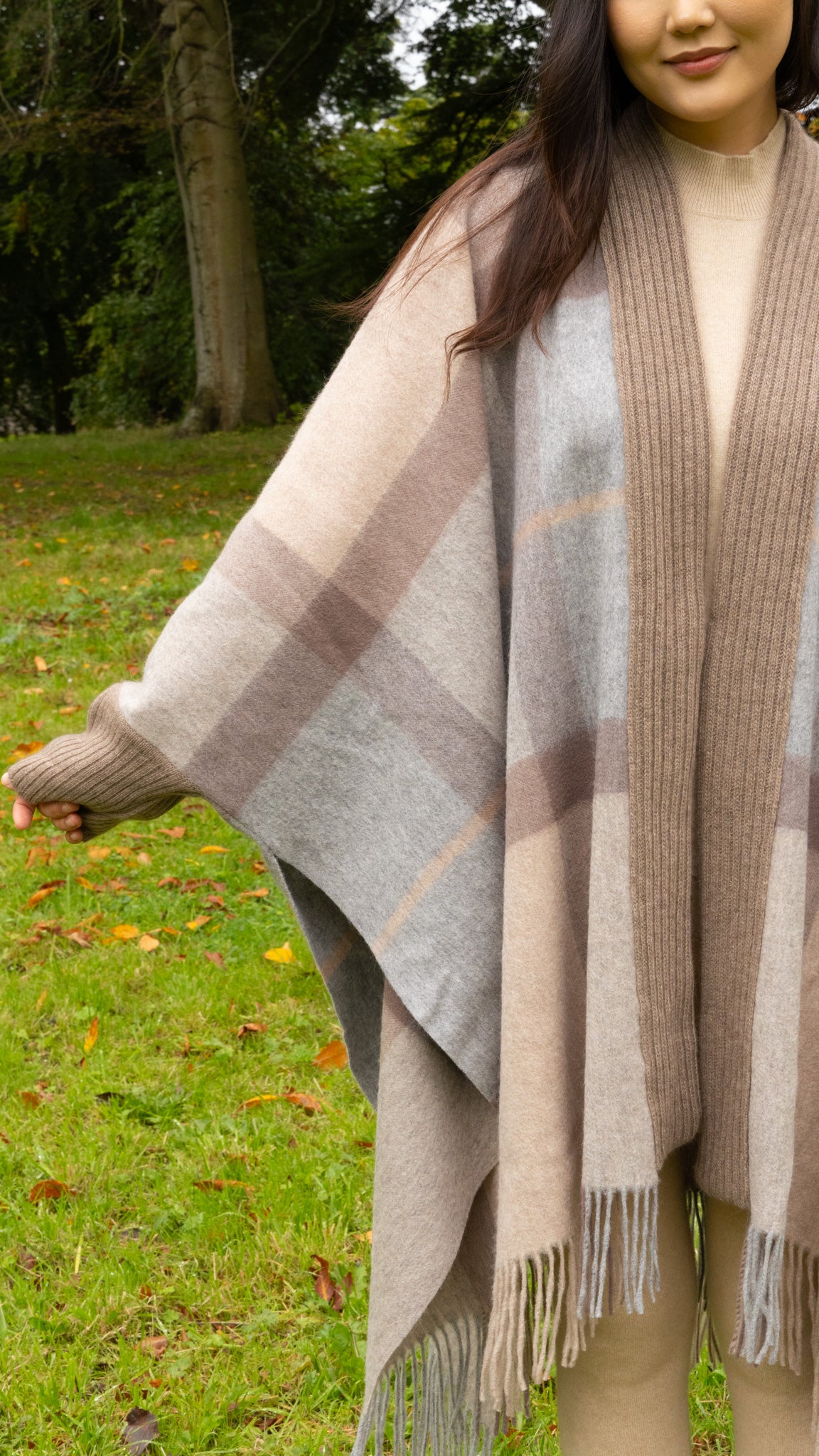 Undyed baby cashmere Poncho + Gift Sleeping Socks