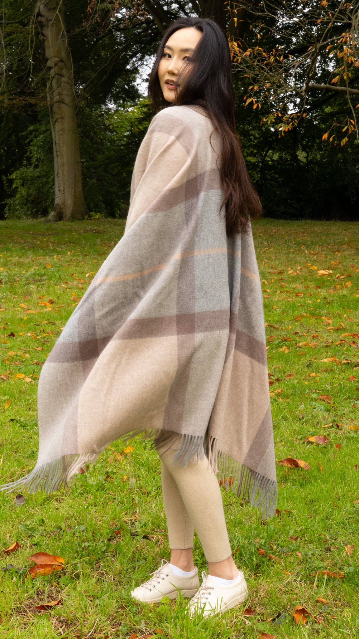 Undyed baby cashmere Poncho + Gift Sleeping Socks