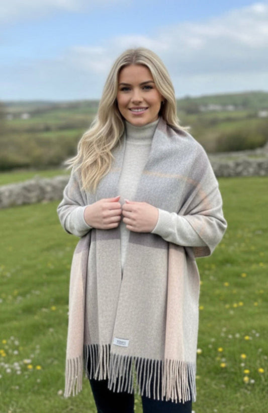 Undyed baby cashmere wrap